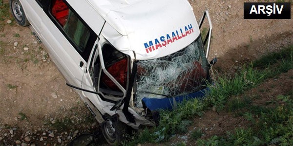 Öğrenci servisi şarampole devrildi: 24 yaralı