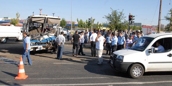 Hastane servis aracı kaza yaptı: 13 yaralı