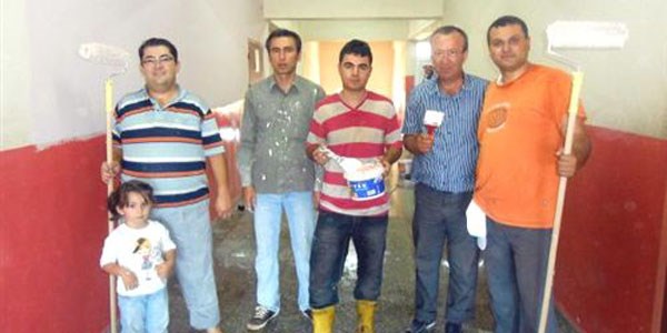 Öğretmenler, okulu baştan aşağı yeniledi