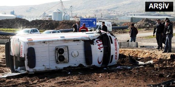 Ambulans ile traktör çarpıştı: 4 yaralı