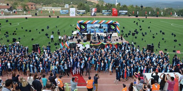 Düzce Üniversitesi'nde mezuniyet töreni