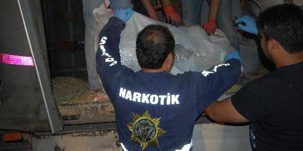 İstanbul'da bir ton 150 kilogram esrar ele geçirildi