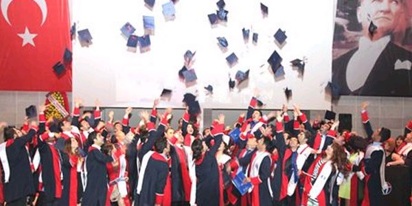 Gaziantep Üniversitesi 90 tıp mezunu verdi
