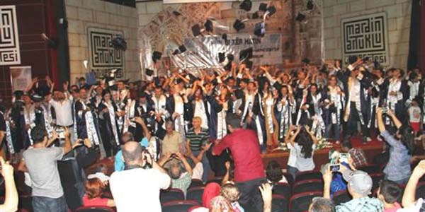 Kürtçe öğretmen adayları mezun oldu