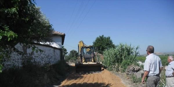 Manisa Belediyesi'nin köylere desteği sürüyor