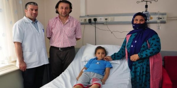 8 yaşındaki kıza koltuk altından kalp ameliyatı