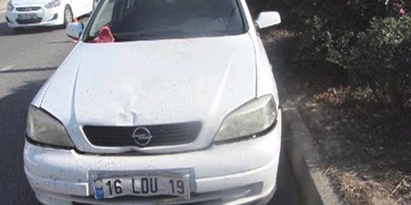 Kazada ölen Sümeyye'nin terlikleri otomobilin camında kaldı