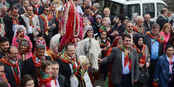 'Aynı köyden evlenmek bile riskli'