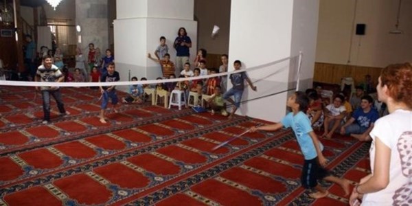 Camilerde badminton eğitimi askıya alındı