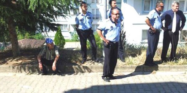 Evinden bir kamyon çöp çıktı