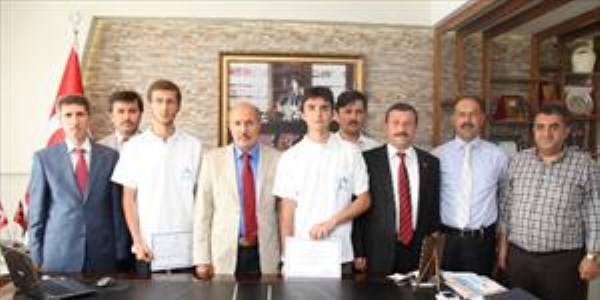 Milli Eğitim Müdürü Bilge, şampiyonları makamında kabul etti