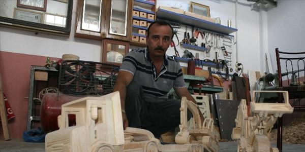 Ağaçtan yapılan tır büyük ilgi görüyor