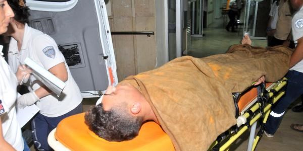 Babasıyla tartışan genç kendini bıçakladı