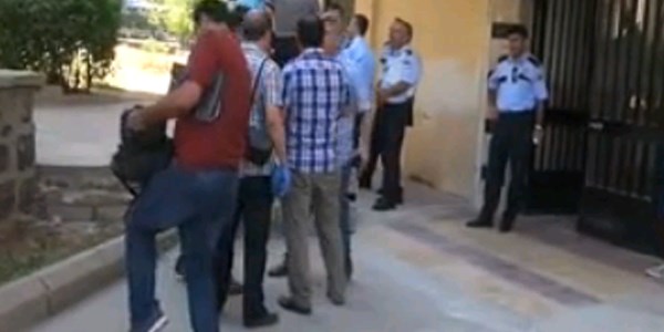 Polis memurunun ei tabancayla intihara kalkt