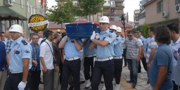 İsyanını dile getirip intihar eden polise son görev