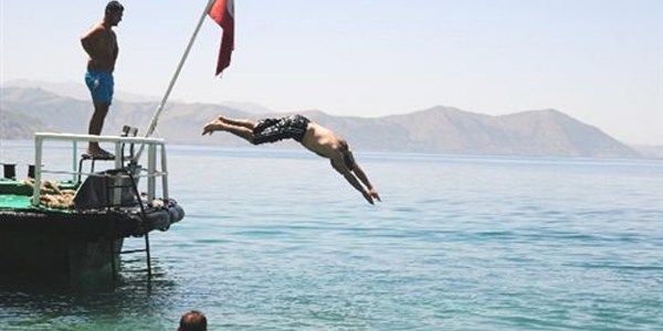 Gazeteciler mavi tura çıktı