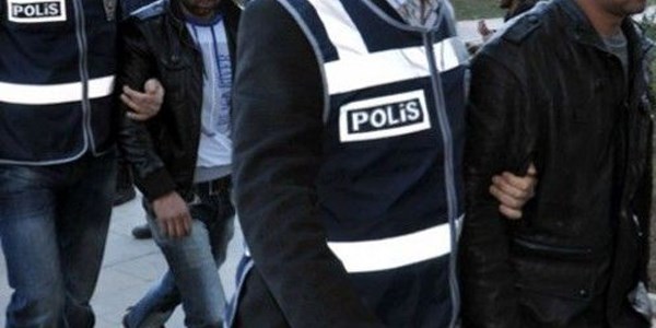 Evraktaki mührü bozan 2 kişi tutuklandı