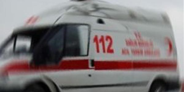 Trafik kazasna giden ambulans kavakta devrildi 4 yaral