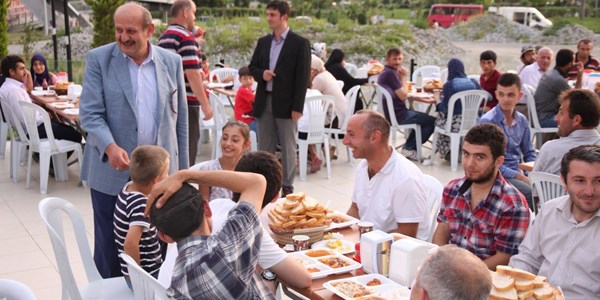 Rize Belediyesi'nden bin 800 kiilik iftar sofras