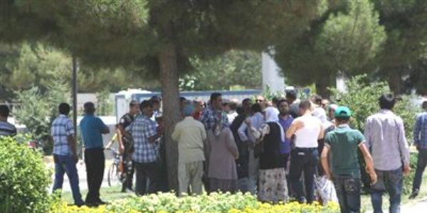 Diyarbakır Adliyesi önünde kavga: 2 yaralı