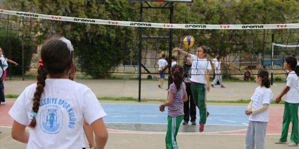 Seluk'ta 'Kr Voleybolu zevki