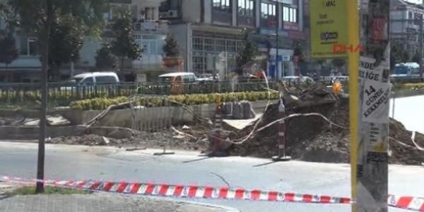 Üsküdar'da doğalgaz borusu patladı!
