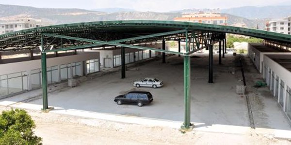 Kapalı pazar yerlerine otopark zorunluluğu geldi