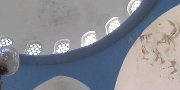 Balıkesir'de hayırseverin yaptırdığı cami bakımsızlıktan dökülüyor