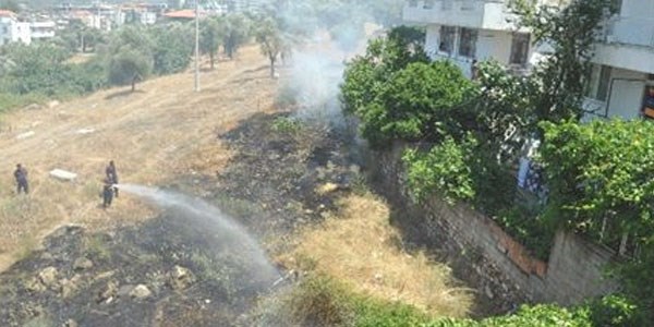 Çalı yangını konut sahiplerini korkuttu