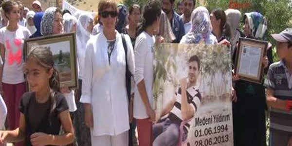Öldürülen Sarısülük ve Yıldırım'ın aileleri Lice'de buluştu