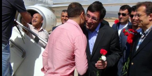 Bingöl'e inen ilk uçağın yolcuları böyle karşılandı