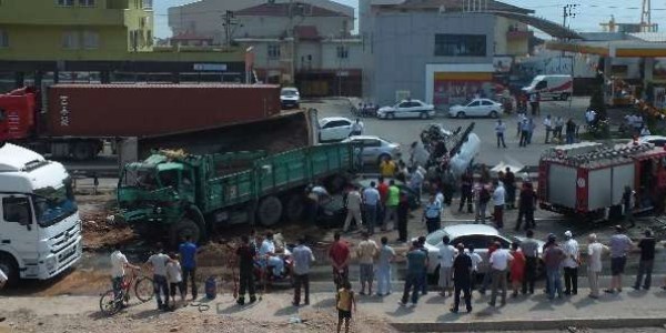 Kamyon karayolunda dehşet saçtı