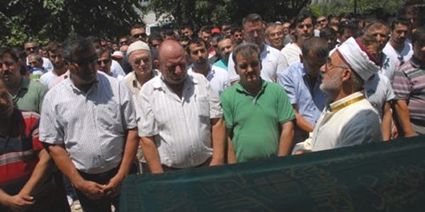 Afyon'daki kazada hayatını kaybeden Fethiyeli 3 genç toprağa verildi