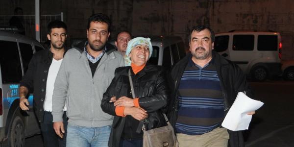 Gelinini öldürüp, gülerek poz veren kayınvalideyi deliller yaktı