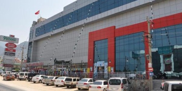Denizli'de süpermarket hasılatını gaspettiler