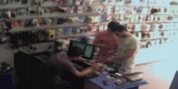 Cep telefonu bataryası böyle patladı