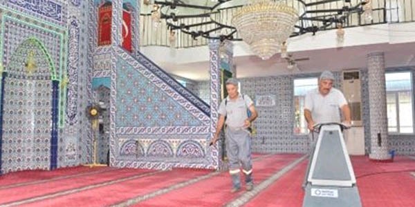 Camilerde gül suyu ile temizlik
