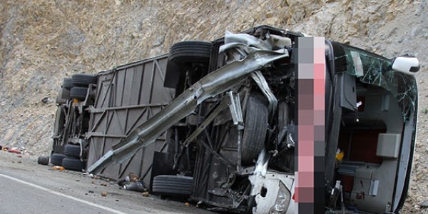 Yolcu otobüsü devrildi: 29 yaralı