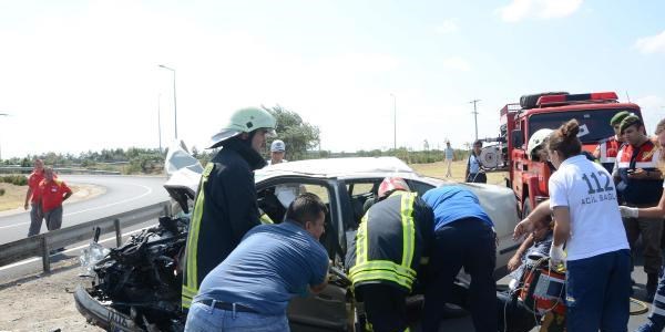 Bariyere çarpan otomobilin sürücüsü öldü