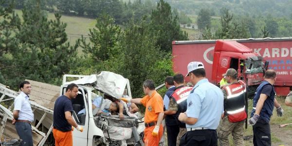 3 kişinin ölümüne neden olan tır şoförüne 5 yıl hapis ve tahliye