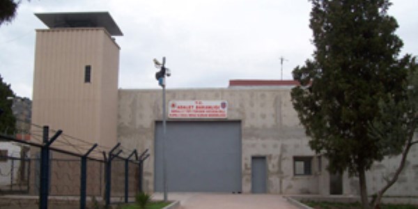 İmralı'ya 4'ü kadın 8 mahkum daha gidiyor