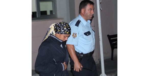 Bebeğini bırakıp kocasıyla eroin satmaya çıktı