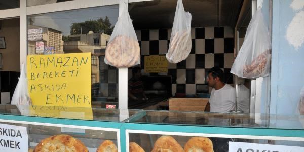 Veren ile alanın birbirini görmediği gelenek: askıda ekmek