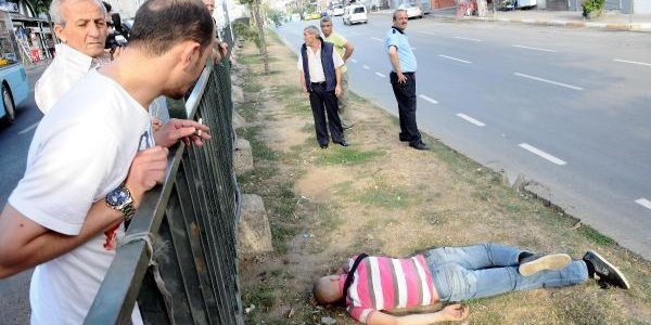 Kapkaççılardan kaçmak isteyen Faslı turist bariyerlerden düştü
