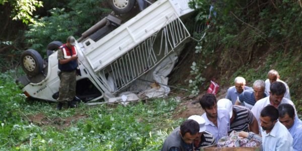 Artvin'de trafik kazası: 1 ölü, 9 yaralı