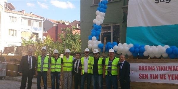 Başına yıkılmadan sen yık ve yenile