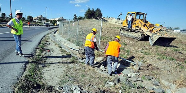 Devlette işçi kadroları boş, memur kadroları şişiyor