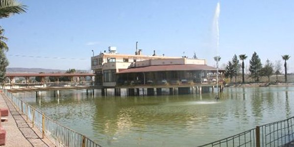 Kilis belediyesi yapay gölü düzenliyor