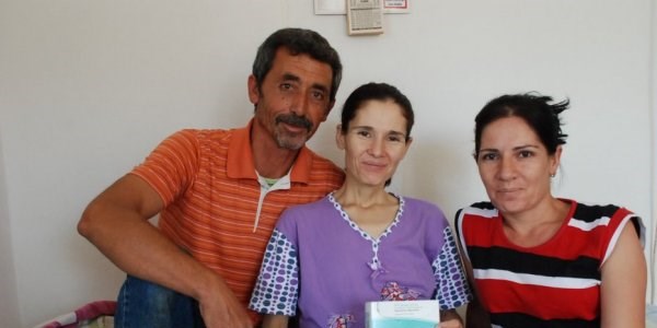 Aydın Eczacılar Odası Kanser Hastası Selda'yı sevindirdi