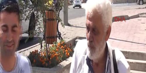 Yeşilçam'ın kötü adamı, şimdi sokak sokak gezerek kitap satıyor
